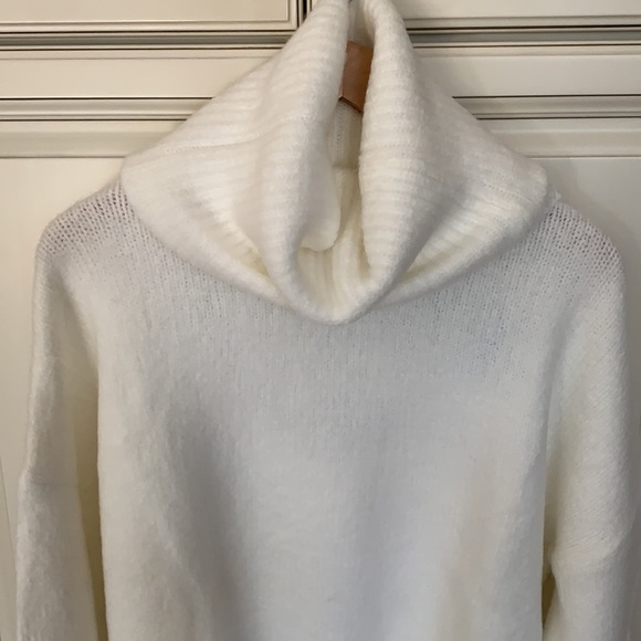 Open Back Ivory Turtleneck Sweater - Picture 6 of 8